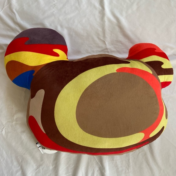 Takashi Murakami ComplexCon Ursa Large Pillow - Picture 8 of 11